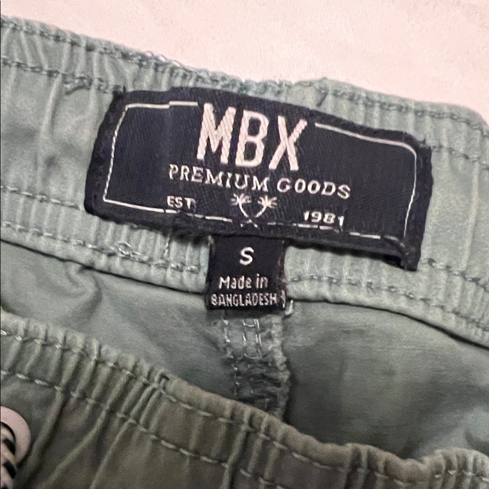 MBX Men's Green Cargo Shorts - Picture 3 of 4